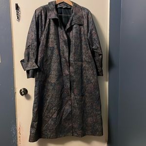Beautiful Vintage London fog Woman’s gray floral Coat!